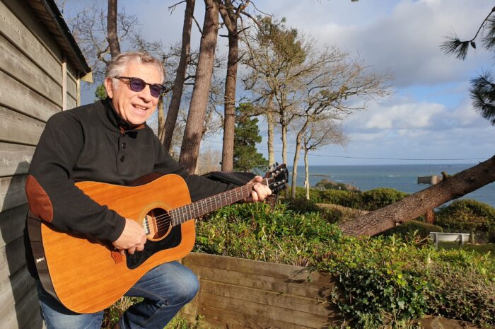 À Carantec avec le chanteur Noé Willer, pour un disque sur la Bretagne