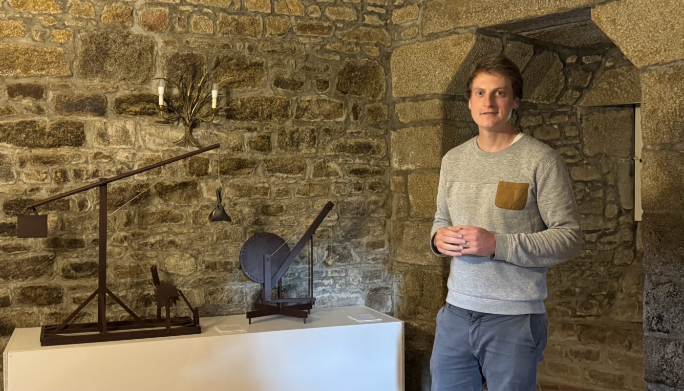 Guénolé de Calan dans l'exposition sur Léonard de Vinci au château de Kerouzéré à Sibiril © Christophe Pluchon