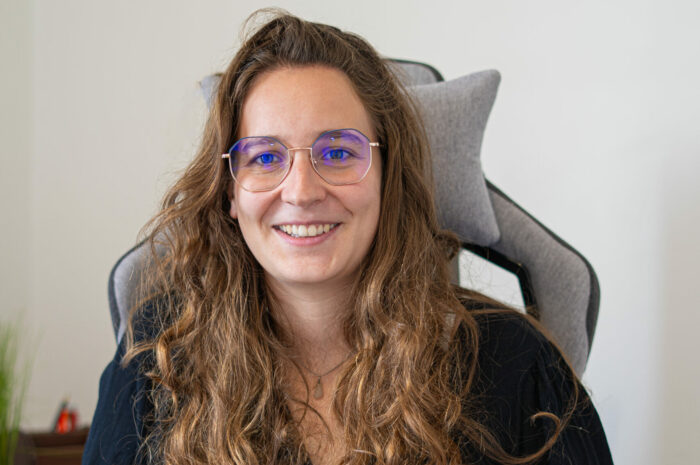 Mathilde Blin est correctrice et rédactrice dans la région brestoise