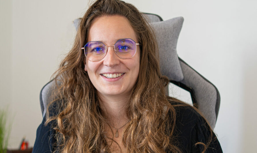 Mathilde Blin est correctrice et rédactrice dans la région brestoise