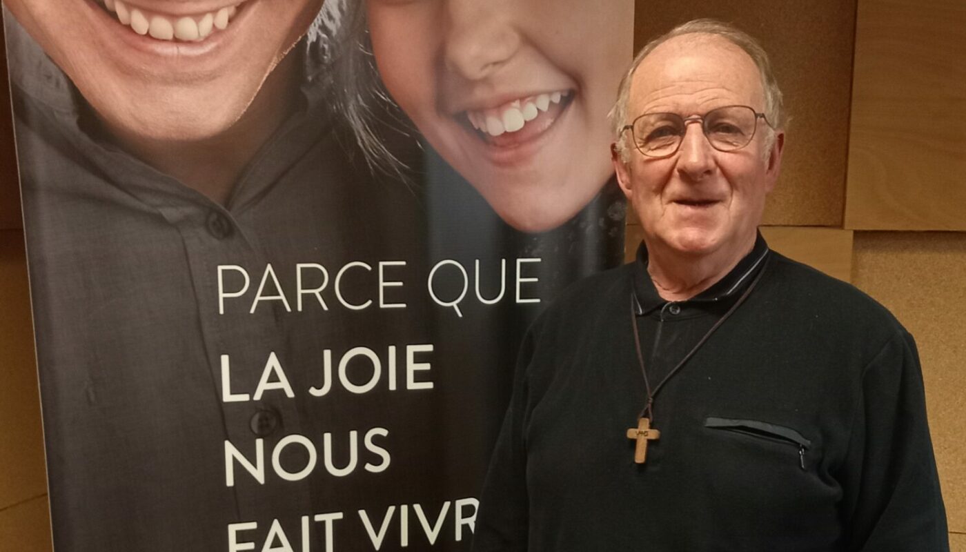 Le prêtre Xavier Romé © Marvyn Martins