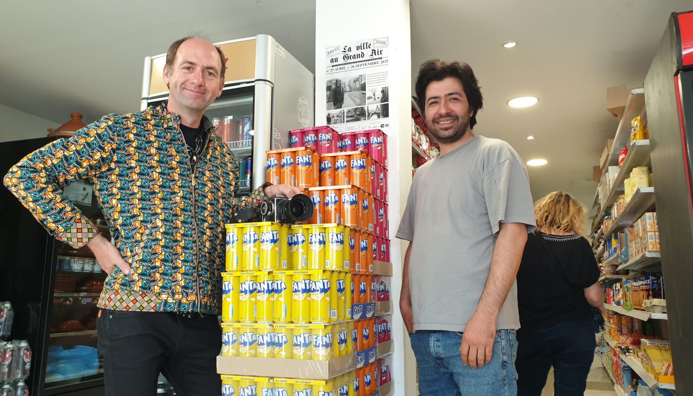Benjamin Vanderlick et Jawad de la supérette de Quéliverzan à Brest © Christophe Pluchon