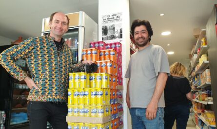 Benjamin Vanderlick et Jawad de la supérette de Quéliverzan à Brest © Christophe Pluchon