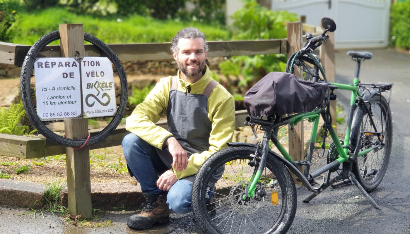 Atelier Biskèle : Thibaut Brier répare à domicile, les vélos autour de Lannion © Christophe Pluchon