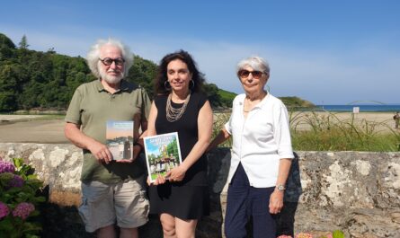 Yves Le Coz, Charlotte Noël et Anne-Marie Goalès à Hôtel de la Plage à Sainte-Anne La Palud © Christophe Pluchon