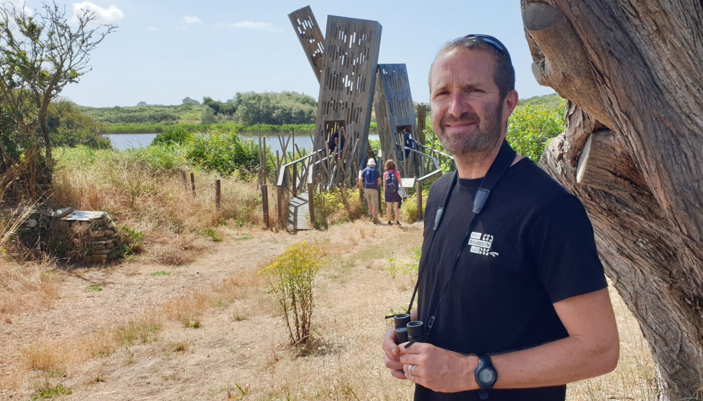 Steven Hélias propose des balades nature à la Maison de la Baie d'Audierne © Christophe Pluchon