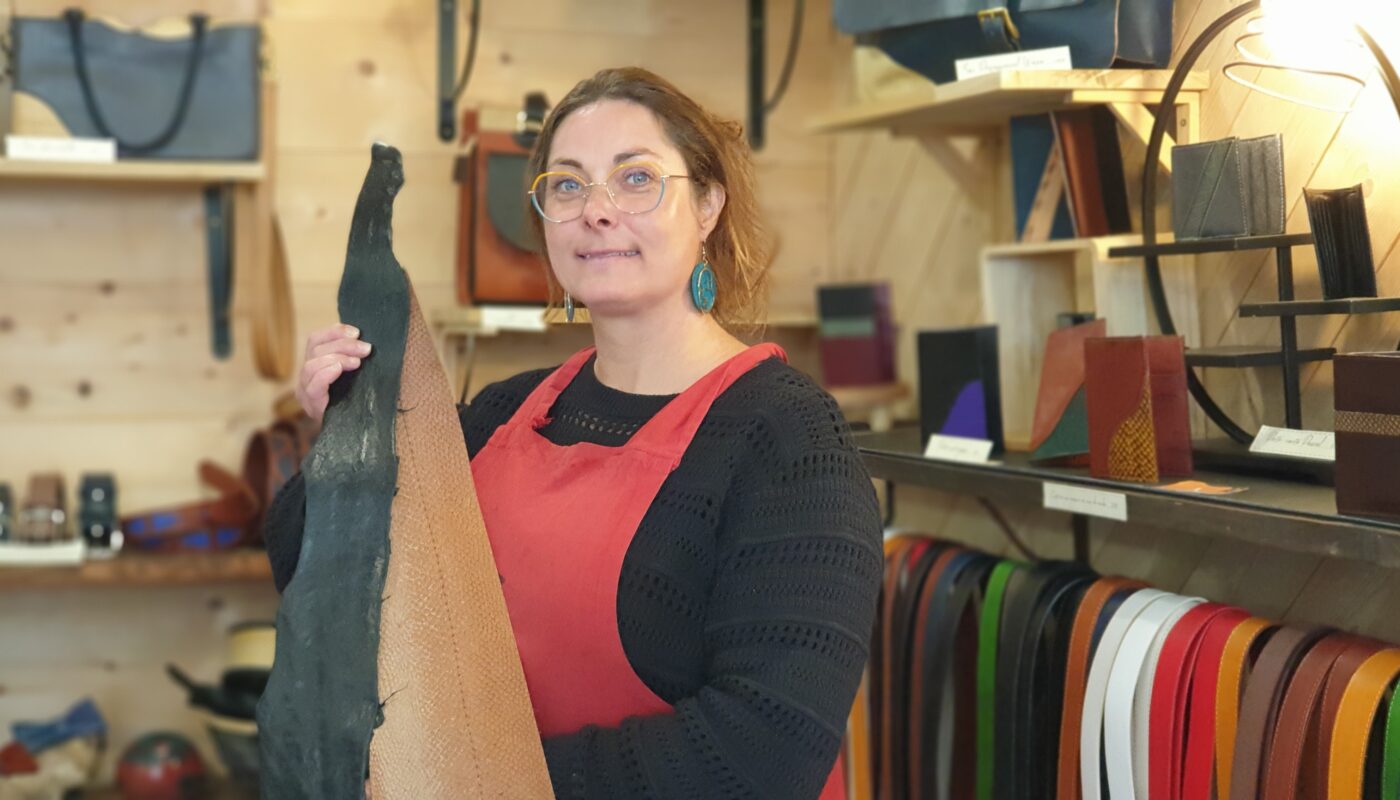 Marie Hervé est créatrice de maroquinerie à Landerneau @ Christophe Pluchon