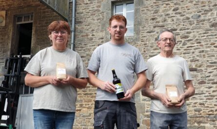 Marie-Laure, Jérôme et Jacques Siohan au Moulin de Coat-Merret à Lanhouarneau © Christophe Pluchon