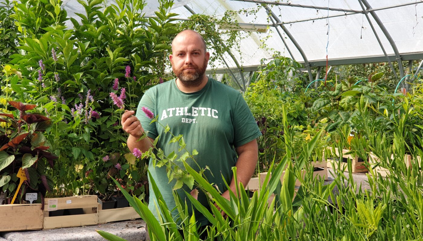 Yann Métayer sur sa ferme Ty Tropik à Plomeur © Christophe Pluchon