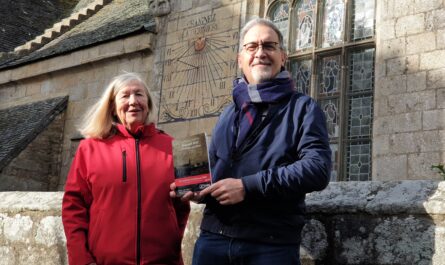 Dany Guillou-Beuzit et Jean-Baptiste Seigneuric présentent le roman "Roscoff 1832 - Choléra morbus" © Christophe Pluchon