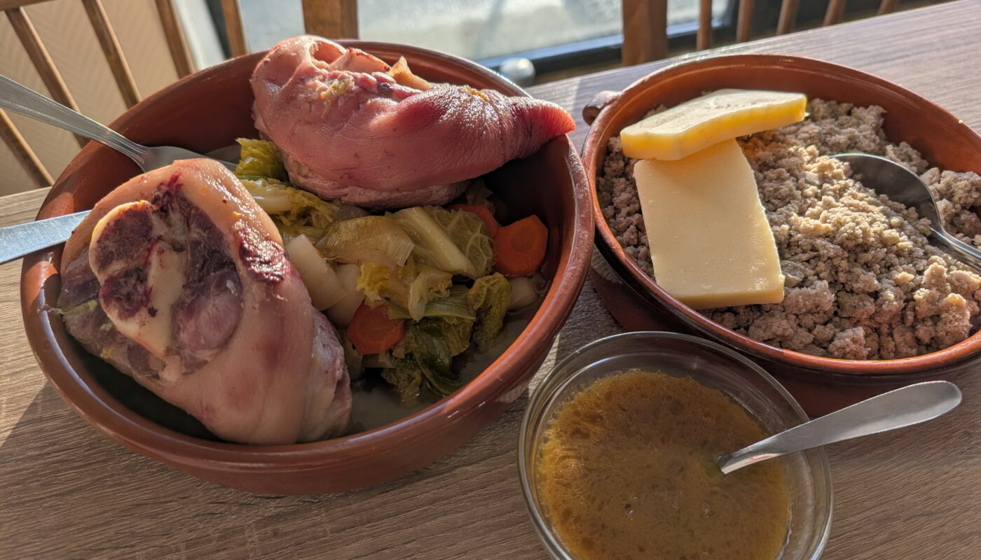 Le kig ha farz du Restaurant Le Breton à Saint-Frégant © Laurent Uguen