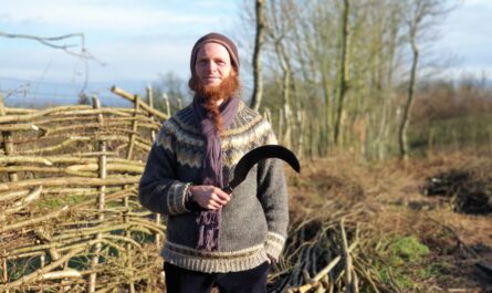 Jardinier et artiste, Samuel Lewis prône le retour aux valeurs de la terre © Christophe Pluchon