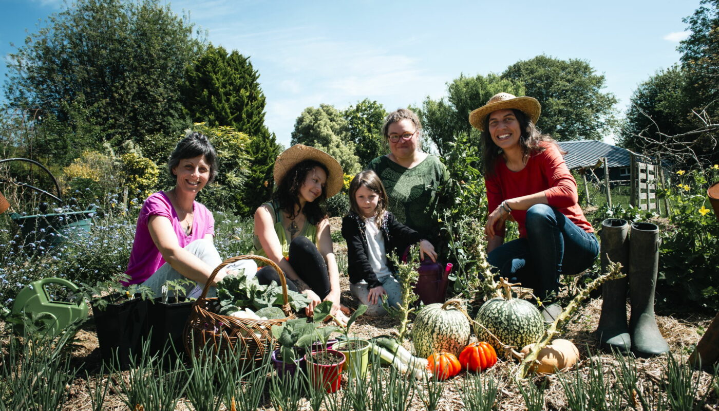 L'équipe de Jardin Biskoul à Rostrenen a développé un jeu de cartes pour faire son potager © Jacques Pion