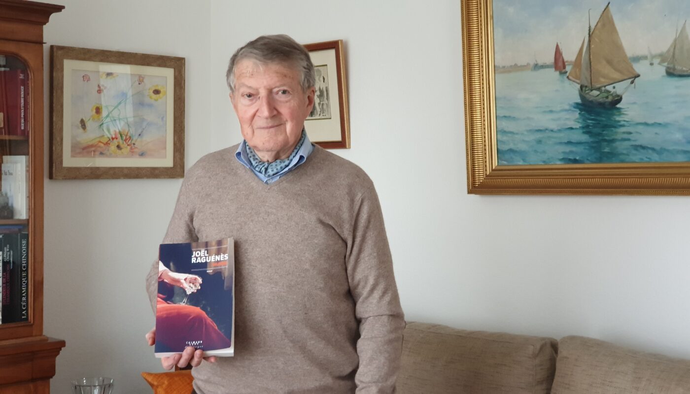 Joël Raguénès présente son roman Muriel © Christophe Pluchon