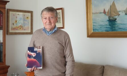 Joël Raguénès présente son roman Muriel © Christophe Pluchon