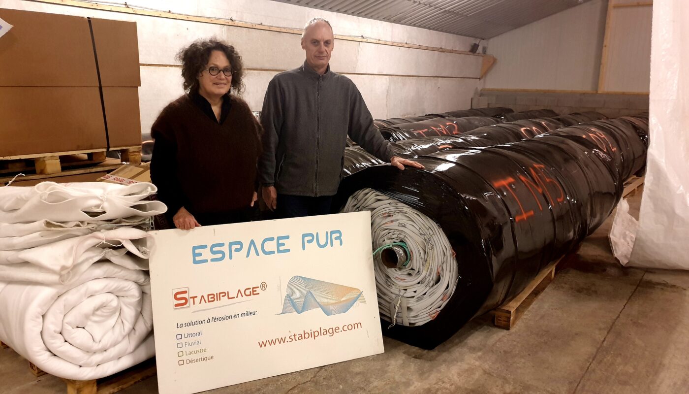 Béatrice Cornic et Yves Cornu devant le Stabiplage d'Espace Pur © Christophe Pluchon