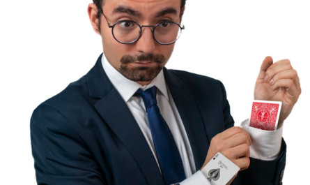 Mathieu Cima alias prof, est magicien à Rennes © Lénaïck Sorimoutou @sorifocu