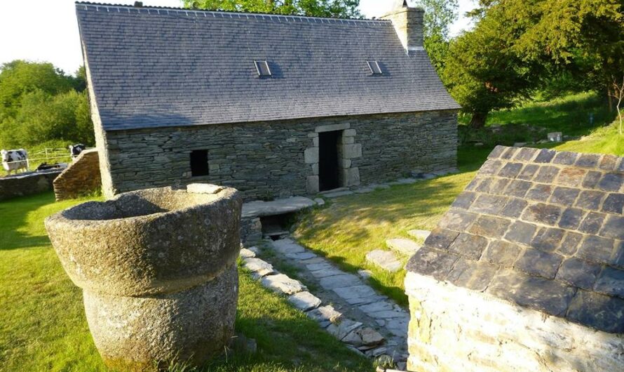 La chapelle Saint-Antoine et le kanndi de Ploudiry
