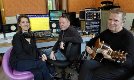 Gwennyn, Ludo Mesnil et Patrice Marzin, au studio Streat ar Skol à Saint-Cadou © Christophe Pluchon